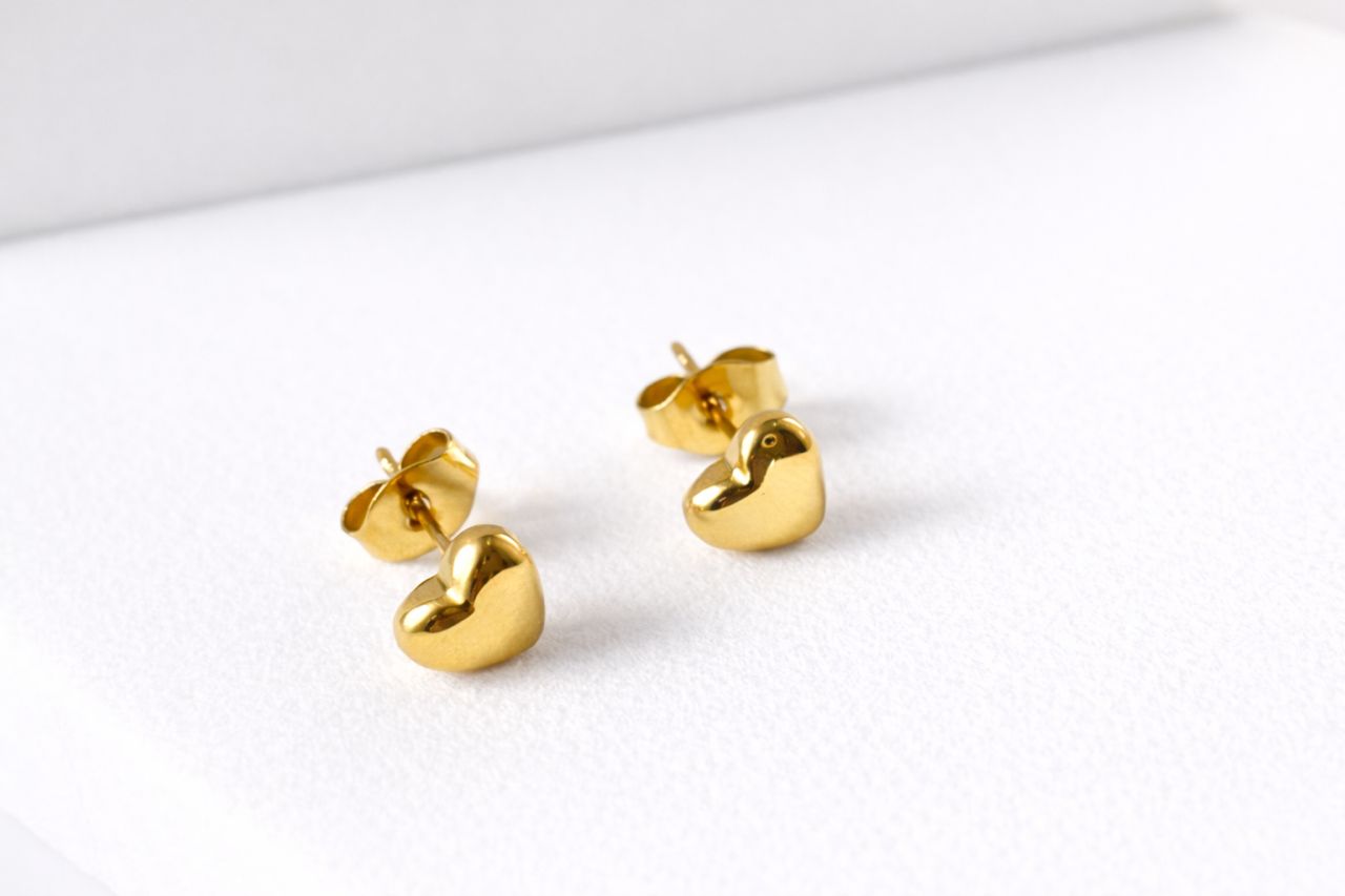 MINI STAINLESS STEEL HEART  STUD SILVER/GOLD
